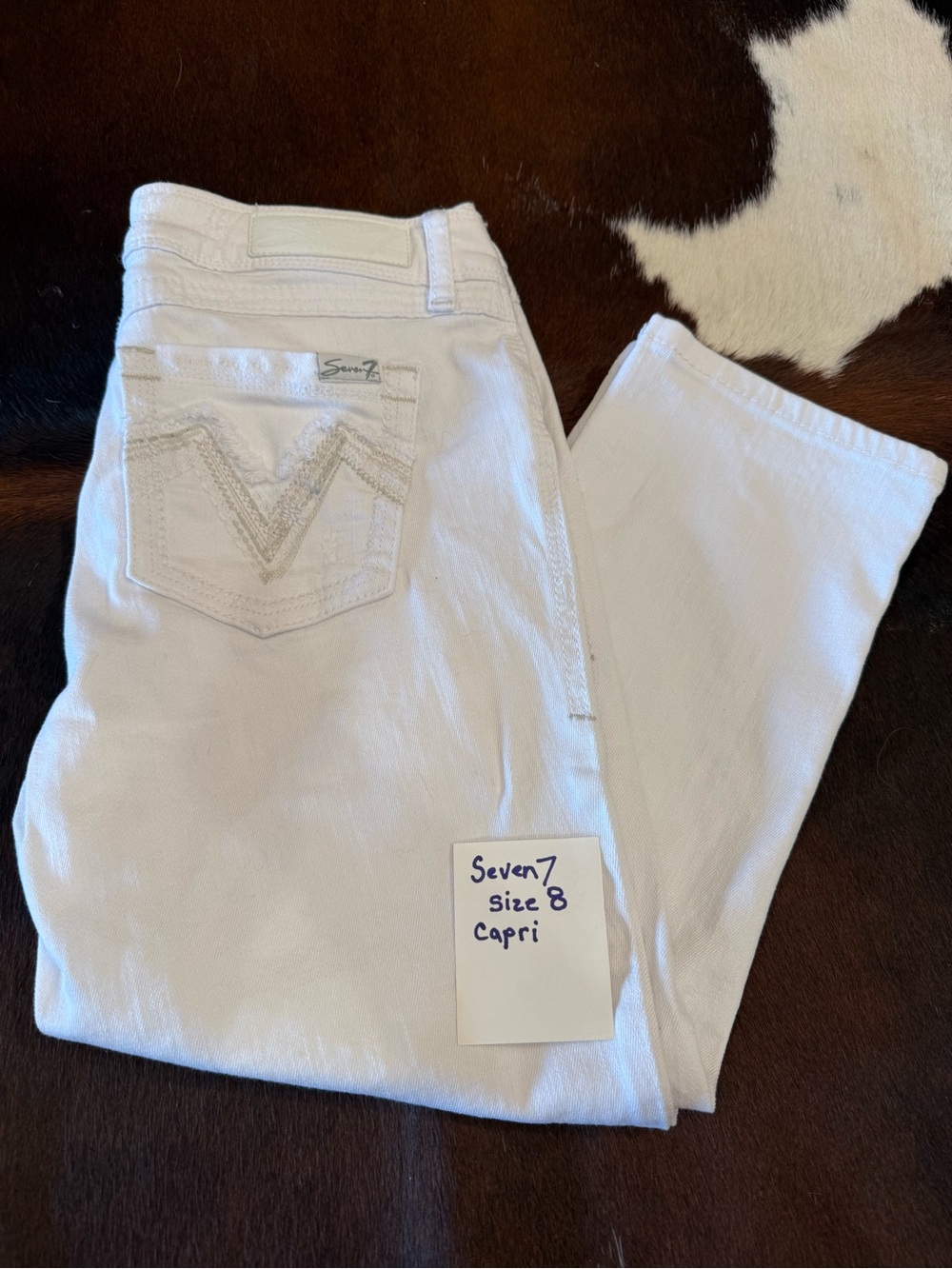 Seven7 White Cropped Capri Jeans with Embroidered Back Pocket